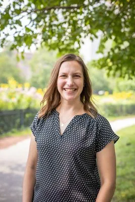 Headshot in Austin park with natural light